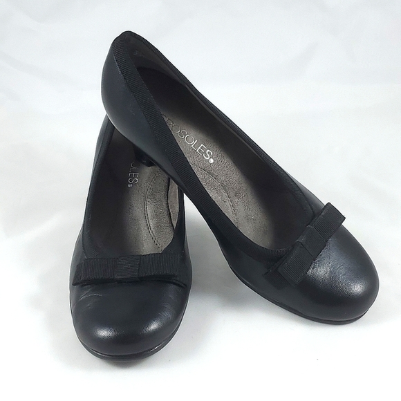 Aerosoles Playhouse Black Leather Bow Round Toe Pumps 2.5" Heels - Picture 3 of 15